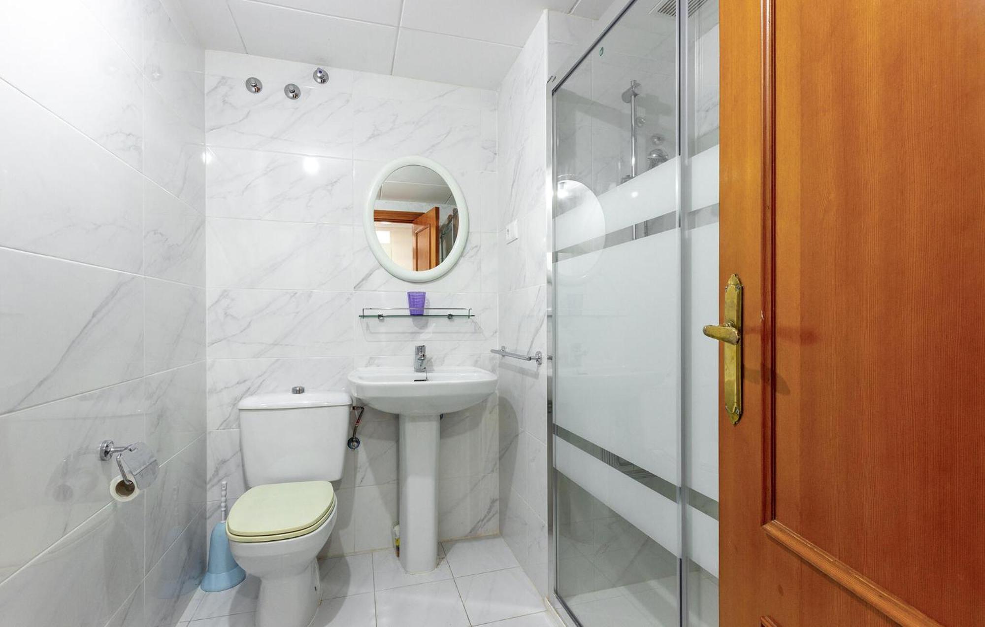 Nice Apartment In Torrevieja With Kitchen Exterior foto